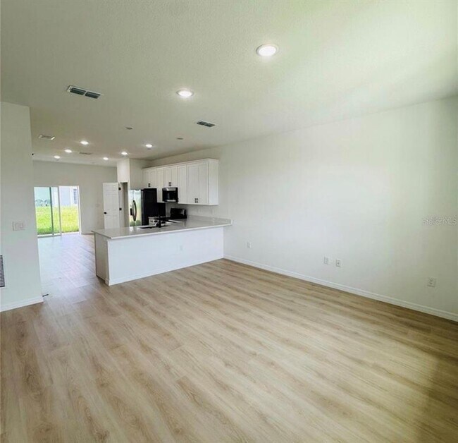Foto del edificio - 646 Desmoines Ct