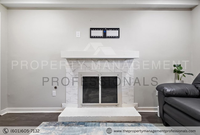 Building Photo - Cute & convenient