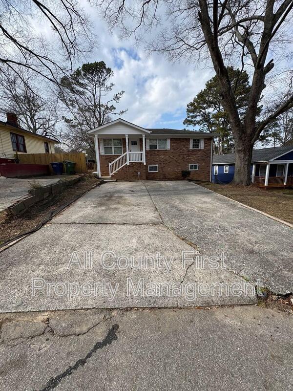 Foto del edificio - 656 Cedar Ave NW