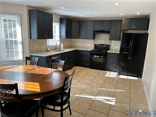 Foto del edificio - 6904 Deer Thicket Dr