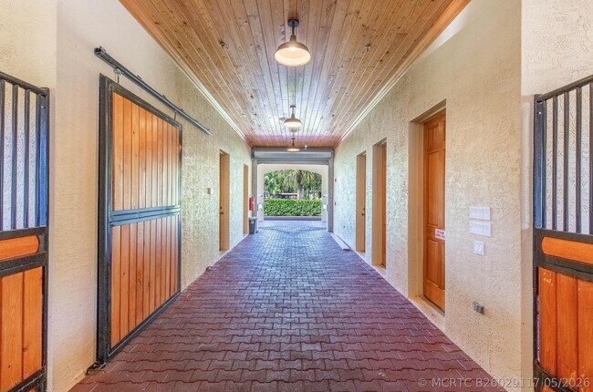 Foto del edificio - 14943 Paddock Dr
