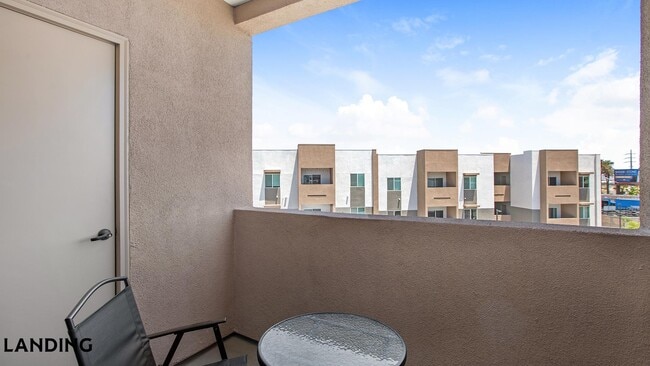 Building Photo - 2555 N Rancho Dr