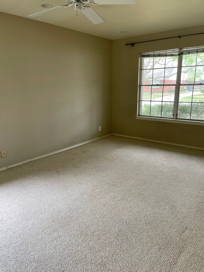 Building Photo - 513 Monette Dr
