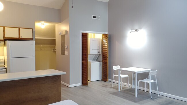 Foto del edificio - 500 Fairway Village Dr