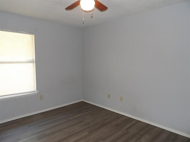 Building Photo - 223 Brad St