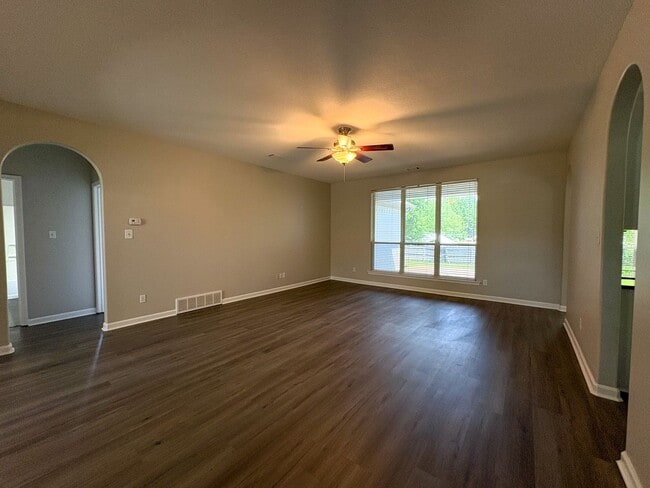 Building Photo - 4 bed, 3 bath in Bartlett with a BONUS room