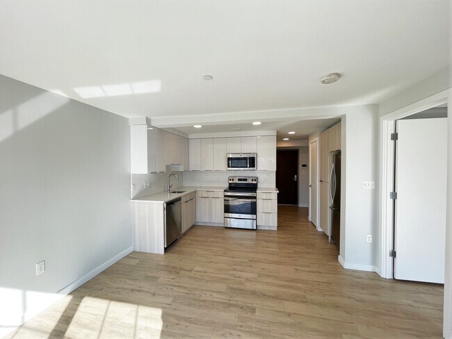 Building Photo - 10 Soden St