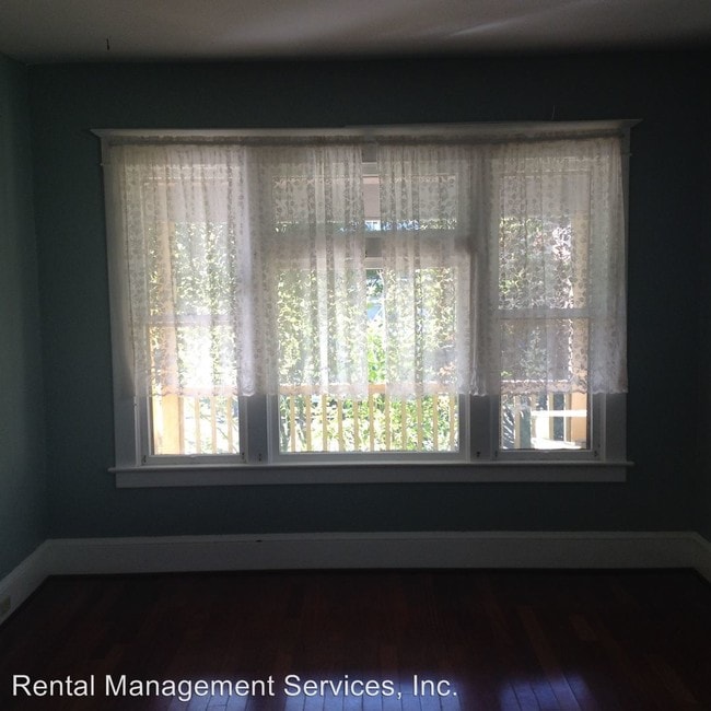 Building Photo - 3 br, 1.5 bath House - 67 NE Skidmore