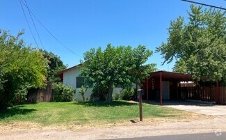 Building Photo - 820 Lone Palm Ave