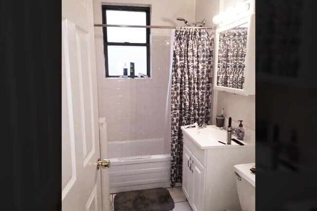 Foto del edificio - 717 W Roscoe St