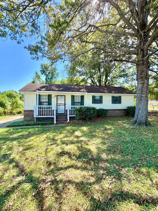 Photo - 2955 Lake Park