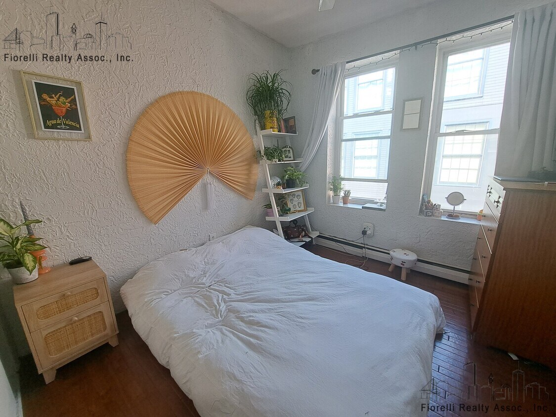 Foto principal - 70 N Margin St
