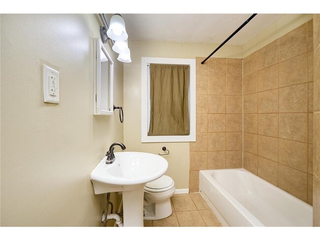 Foto del edificio - 1090 11th Ave SE