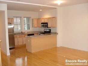 Building Photo - 110 Second St. Unit RJ78