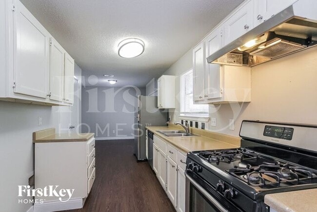 Foto del edificio - 6610 Cove Lake Dr