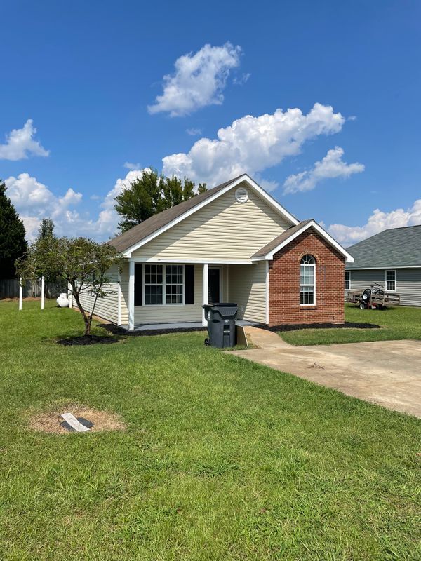 Building Photo - 208 Strawbridge Ln