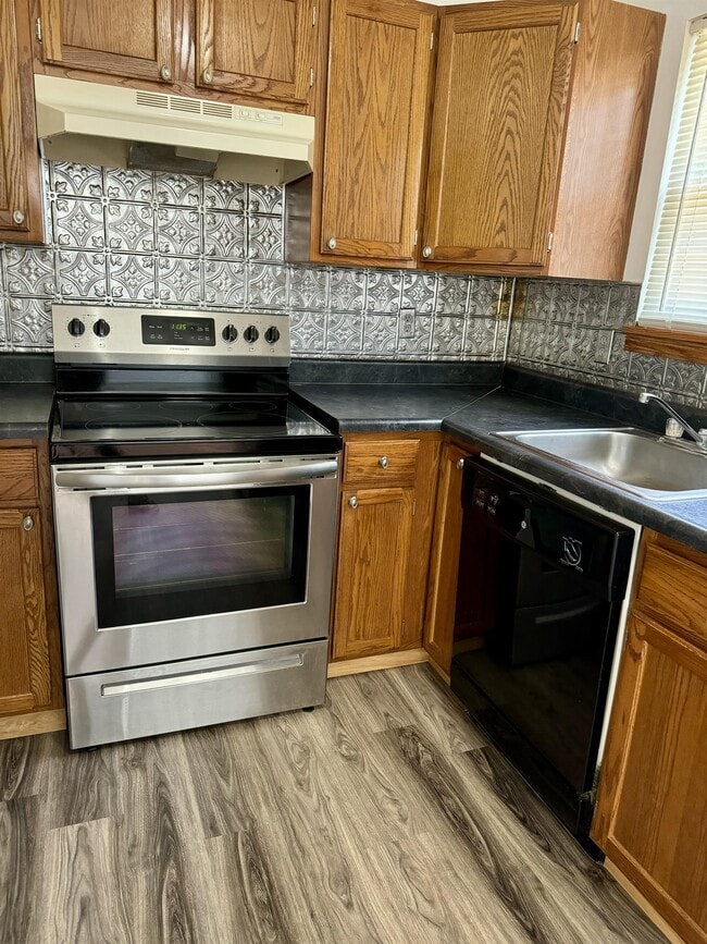 Building Photo - 6820 Linville Dr