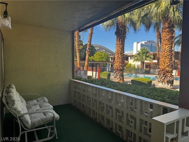 Foto del edificio - 350 E Desert Inn Rd