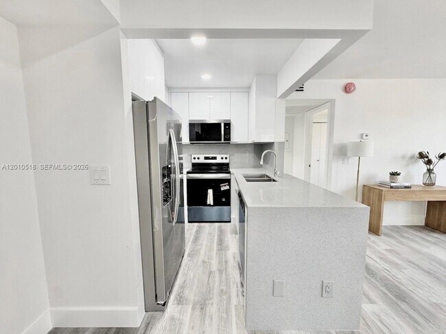 Foto del edificio - 10031 Winding Lake Rd