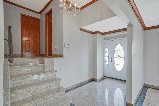 Foto del edificio - 1072 Hicksville Rd