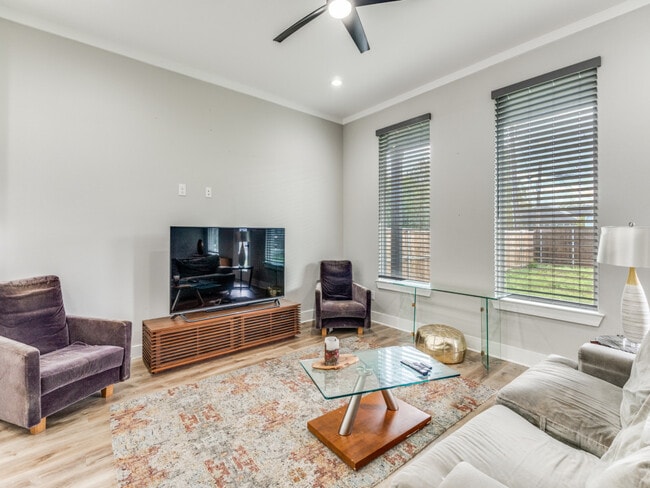 Building Photo - 1322 Strickland St