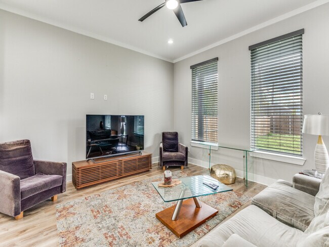 Foto del edificio - 1322 Strickland St