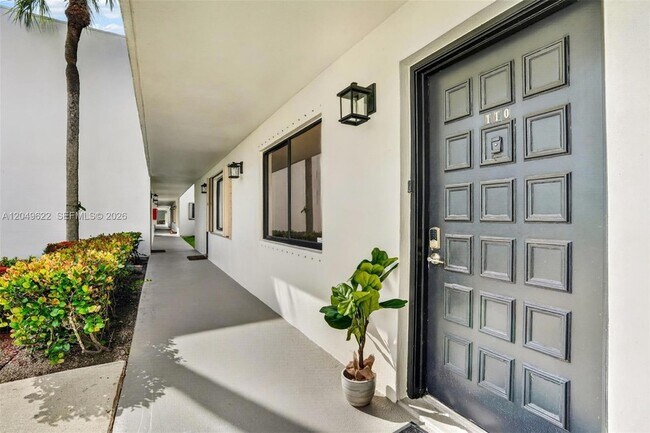 Foto del edificio - 9920 NW 68th Pl