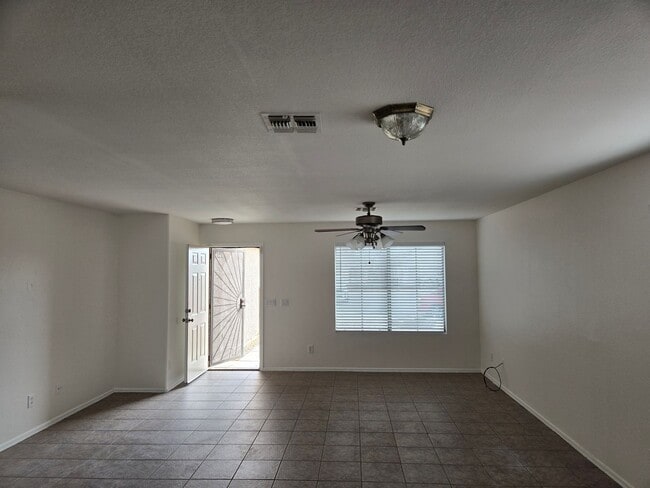 Photo - 3 bed 2 bath in Goodyear! No HOA House
