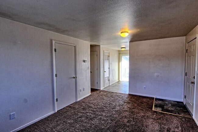 Building Photo - 2 Bedroom 1 Bathroom Fernley Apartment