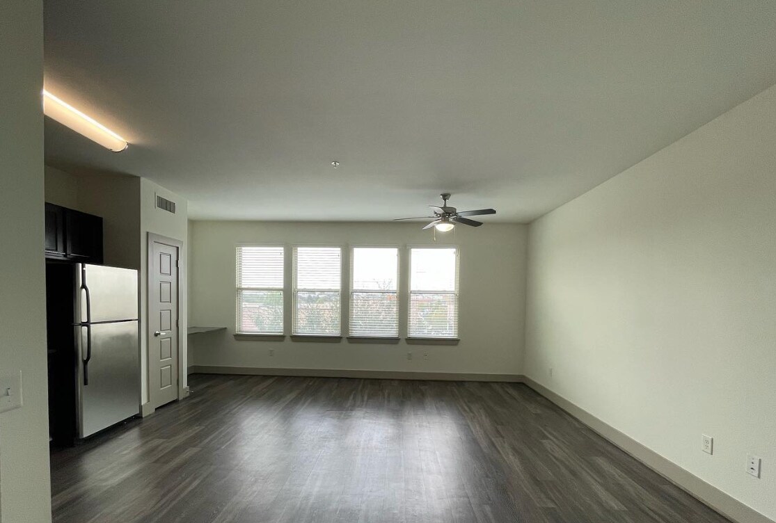 120 Yale St Unit 372, Houston, TX 77007 Condo for Rent in Houston, TX