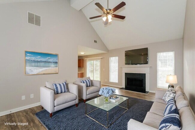 Foto del edificio - 458 Old Tree Dr