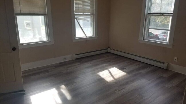 Living room - 4 Lindsey St