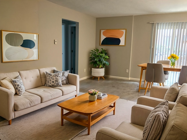 RH - Living & Dining.jpg - Ridge Hill Manor