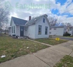 Building Photo - 1540 W Kettelle St