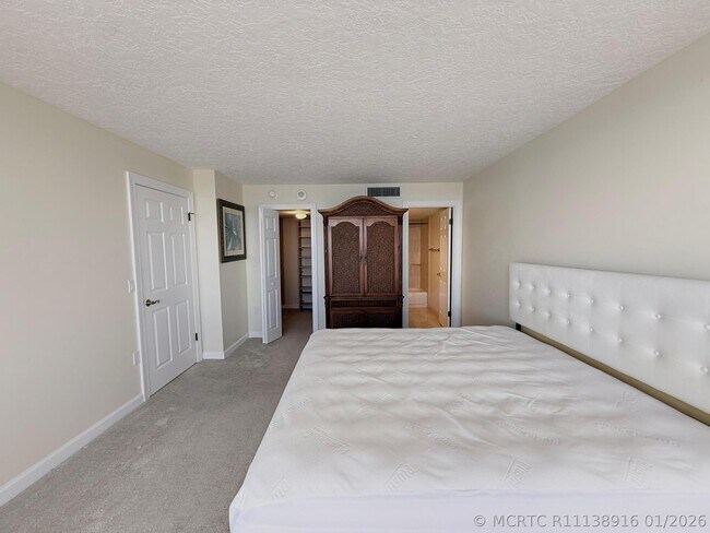 Building Photo - 5600 N Flagler Dr