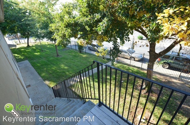 Building Photo - 2 br, 1 bath House - 10795 Coloma Rd. #4