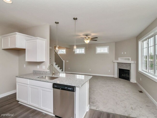 Building Photo - 3 br, 2.5 bath Townhome - Covenant Cove To...