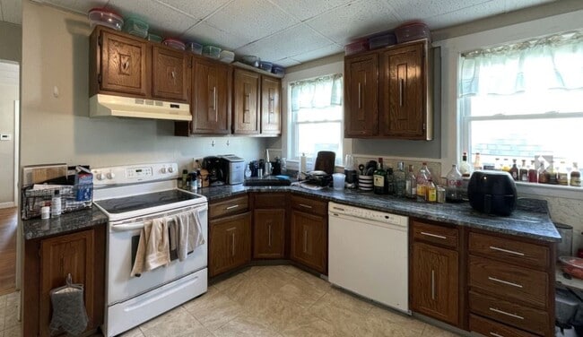 Building Photo - 14 Dow St