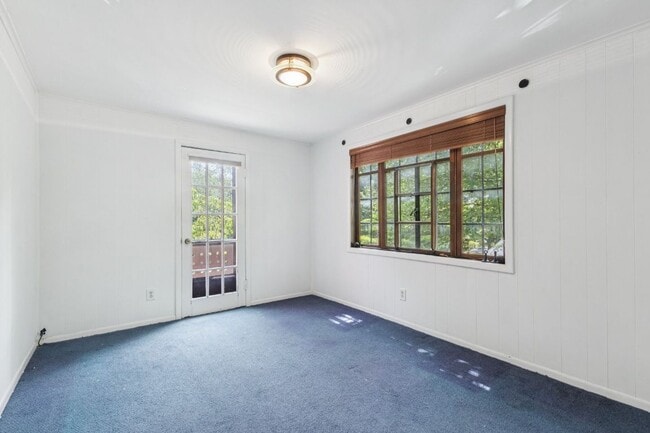 Building Photo - 1610 N Greenbrier St