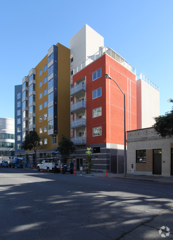 Foto del edificio - Mary Helen Rogers Senior Community