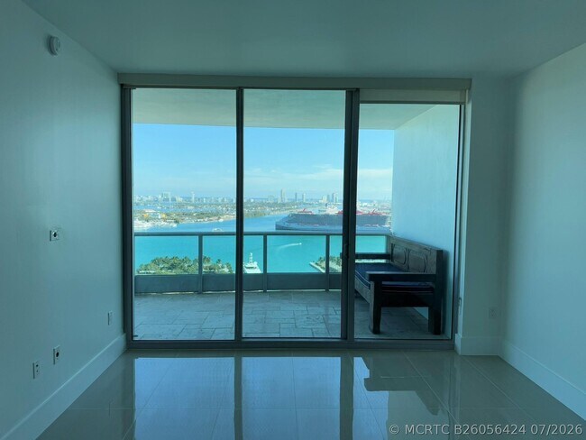 Foto del edificio - 900 Biscayne Blvd