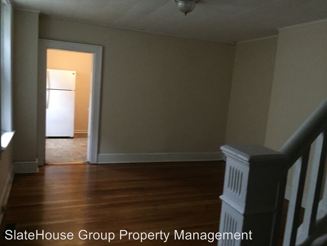 Building Photo - 4 br, 1 bath House - 588 Centre St