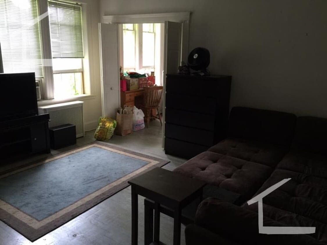 Primary Photo - Nicely renovated studio in a prime locatio...