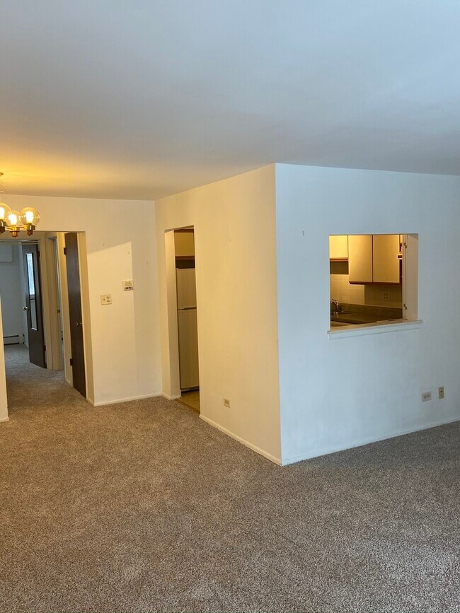 Building Photo - 803 S Dwyer Ave