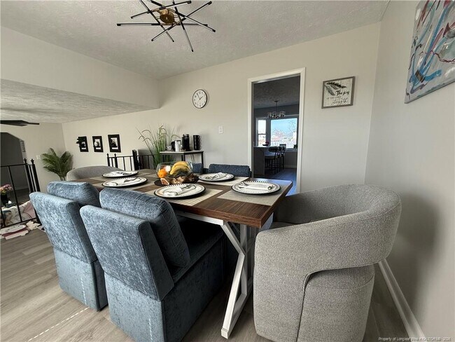 Foto del edificio - 7891 Uriah Dr