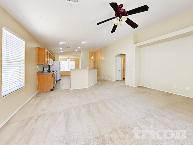 Foto del edificio - 17271 W Ashley Dr