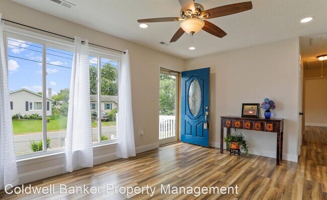Foto del edificio - 3 br, 1 bath House - 825 W. 14th St