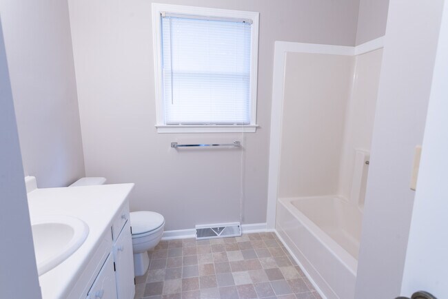 Ultra Clean Bath - 303 Jonesville Rd