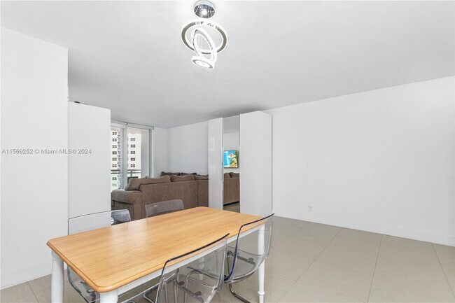 Foto del edificio - 3001 S Ocean Dr
