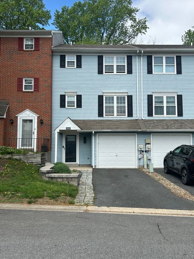 Foto del edificio - 5059 E Woodmill Dr